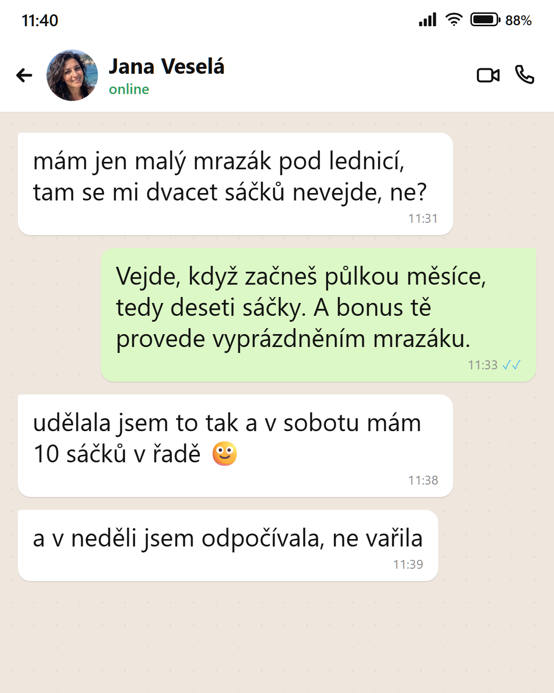 Zpráva od Jany: mrazák pod lednicí a půlka měsíce